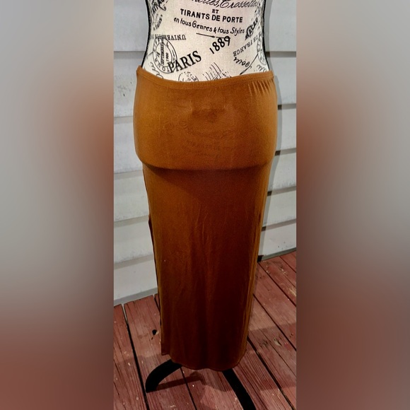 L*SPACE It's A Date Skirt• Color: Coffee• Size: S/M• - Picture 4 of 8